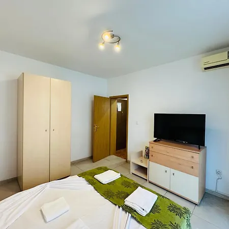 Apartman Sunny Hоuse 105 One Bedroom Napospart
