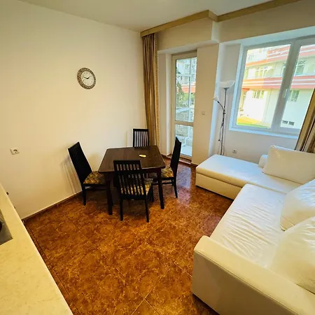 Apartman Sunny Hоuse 105 One Bedroom Napospart