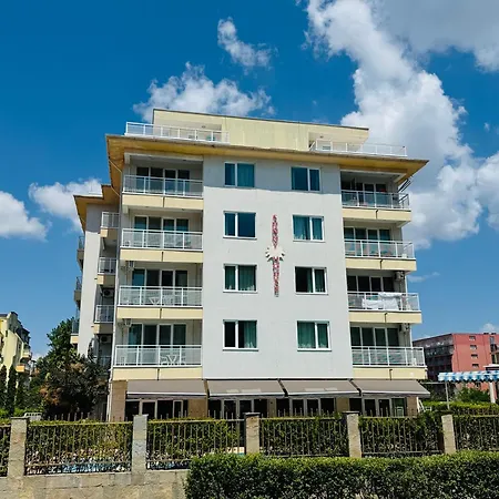Sunny Hоuse 105 One Bedroom Apartman *